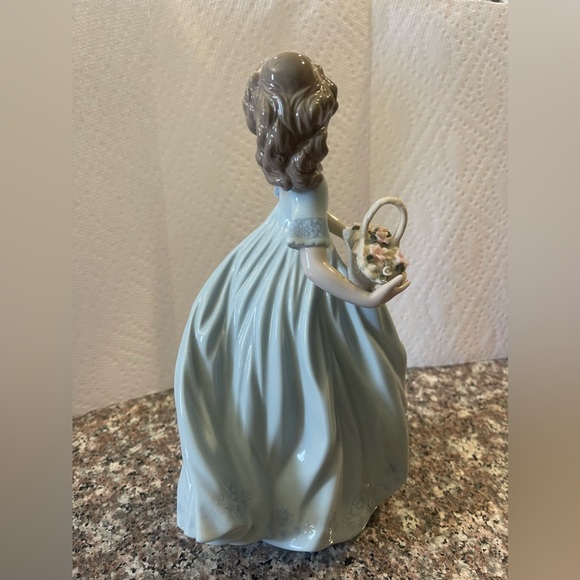 Lladro Spring enchantment figurine - Picture 5 of 7